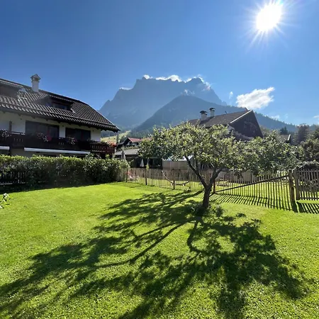 Haus Alpenblume Apartamento *