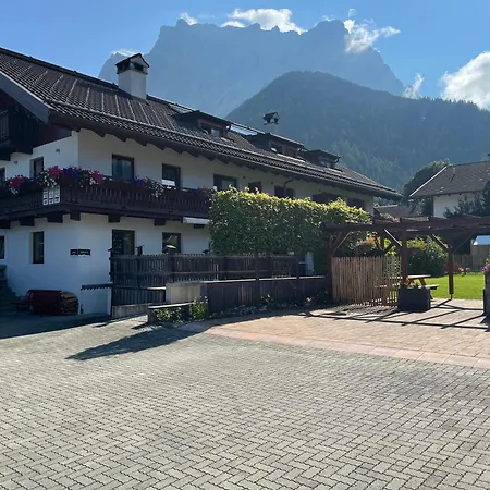 Haus Alpenblume Apartment *